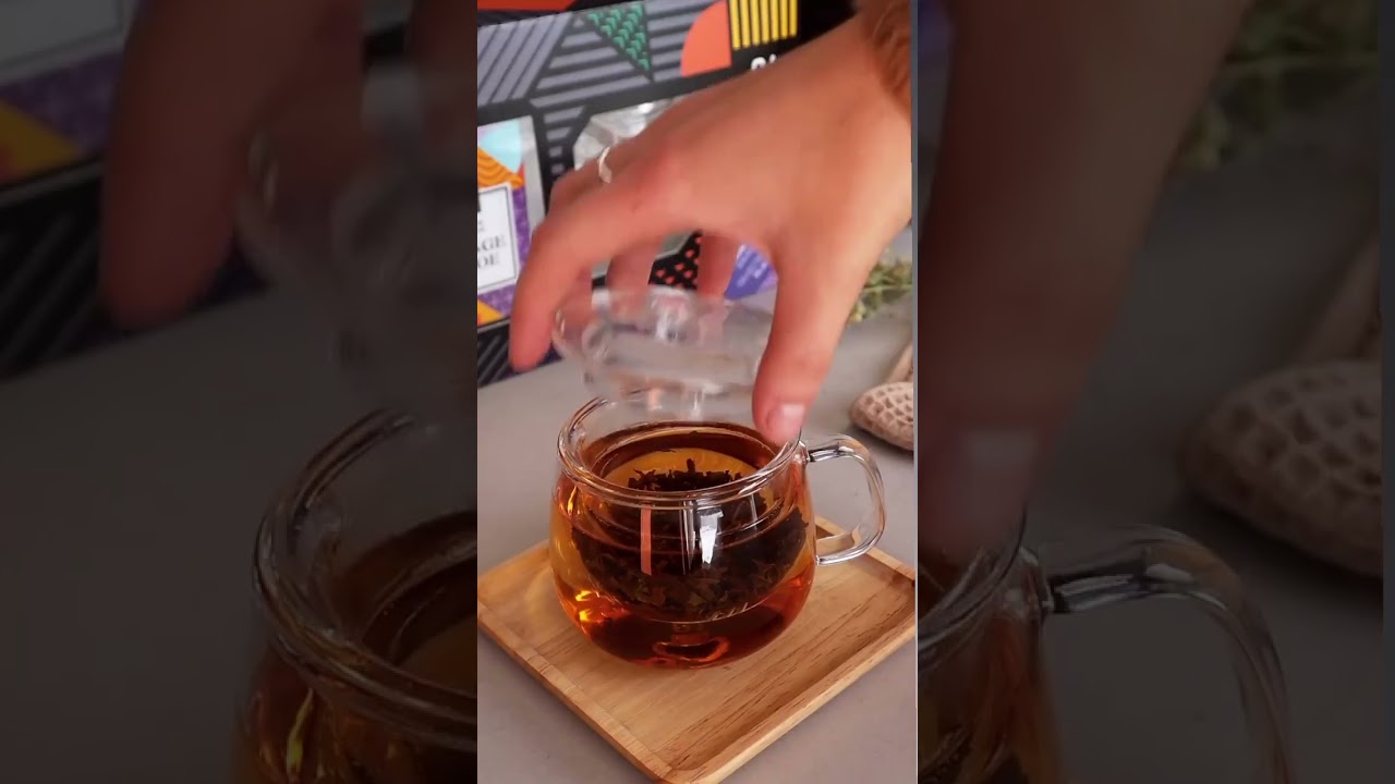 The perfect gift for tea lovers, this glass infuser tea cup is amazing for loose leaf tea