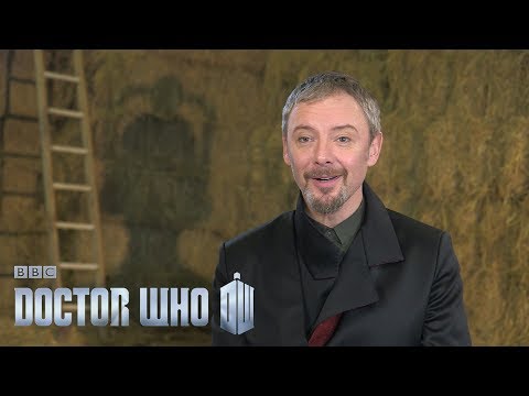 Video: Onko John Simm tuhkassa tuhkaksi?