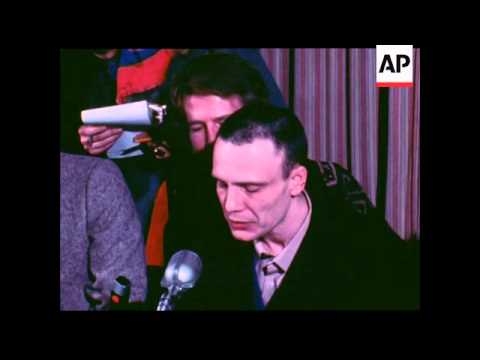 SYND 19 12 76 BUKOVSKY PRESS CONFERENCE AND STATEMENT AFTER HIS RELEASE BY SOVIETS