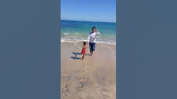 berenang di pantai tambakrejo blitar