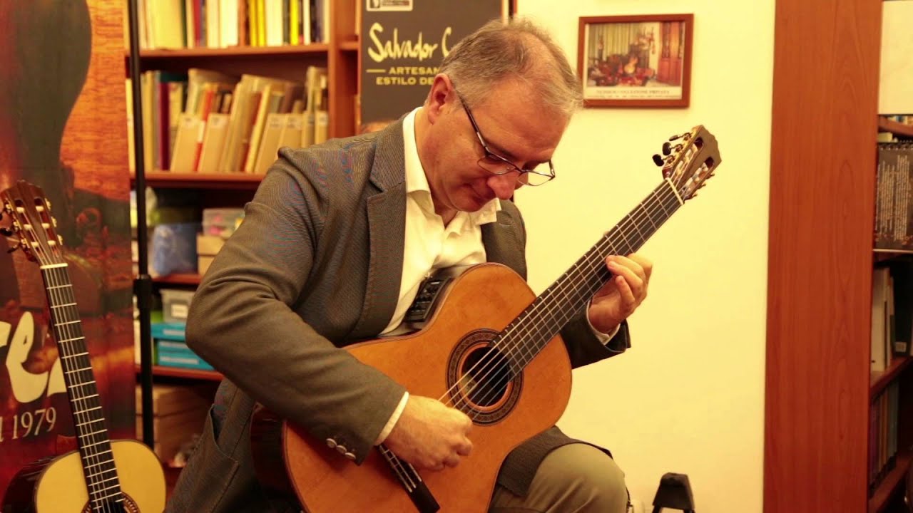 Vito Nicola demonstrating the Salvador Cortez CC-140 (In Italian)