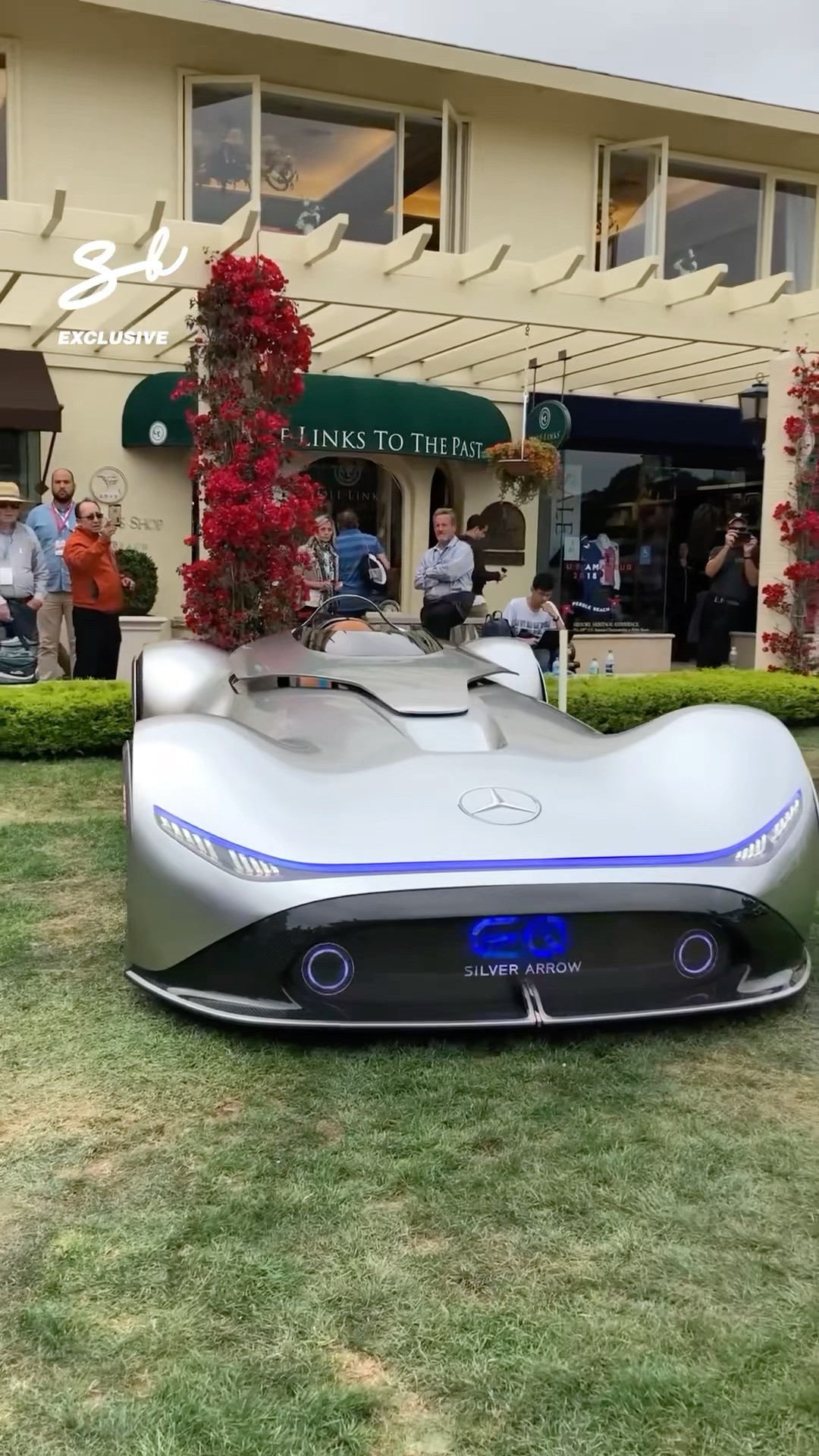 A concept car that looks like an actual spaceship...? #supercars #cars #vehicles