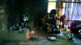 Tree-dwelling tribals at lunch in India