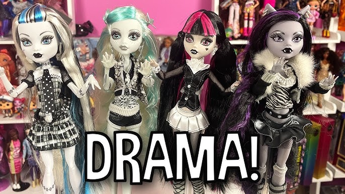 Washing Reel Drama Lagoona, Frankie, Clawdeen, and Draculaura's Hair