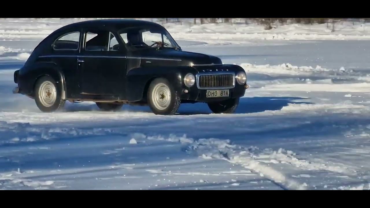 Kul med min volvo Pv 544 1964  kör på isen på Dammsjön ensam och geson filmar och klipper ihop bra 