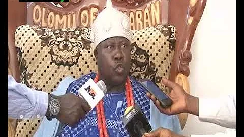 New Olomu of Omu-Aran receives staff of office