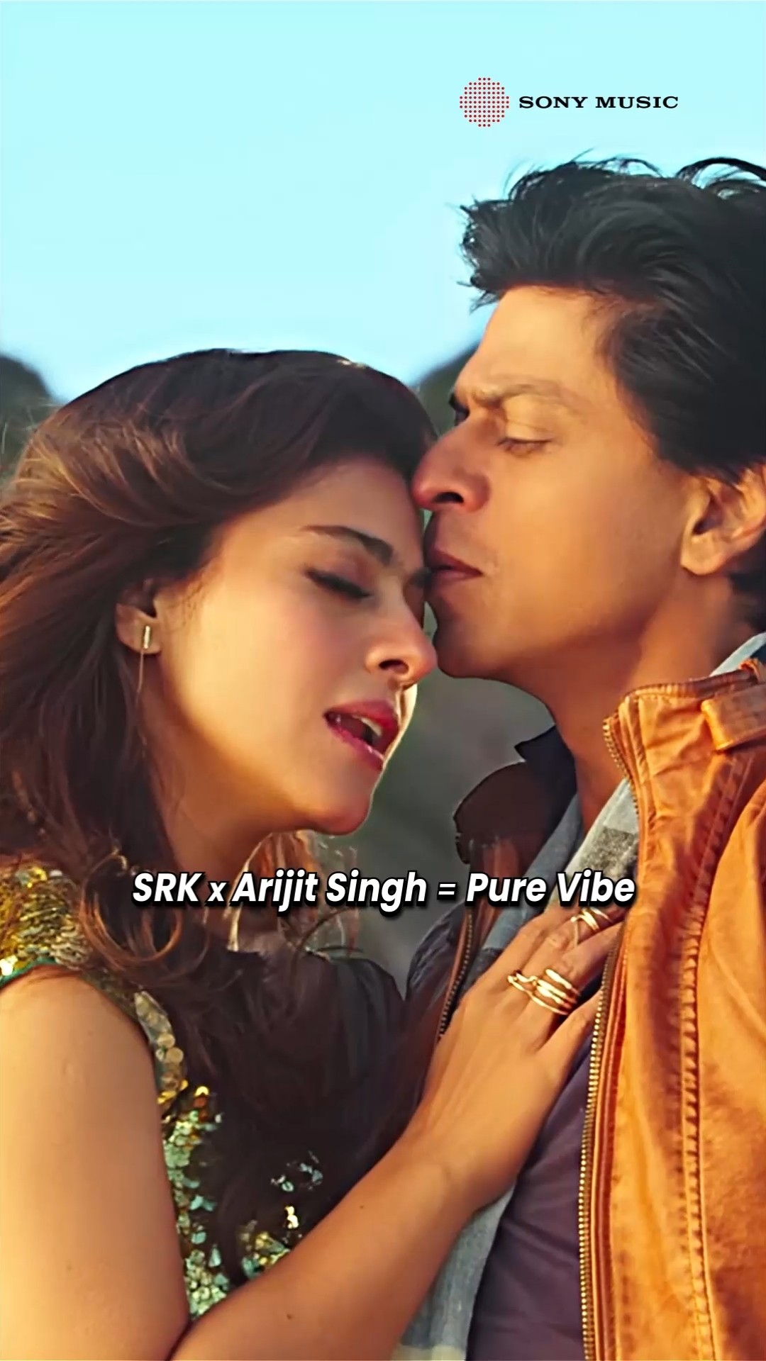 When Arijit Singh's voice meets the beauty of love ❤️? #gerua #srk #kajol #arijitsingh