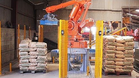 Robot palletising 2 on the floor | RMGroupUK