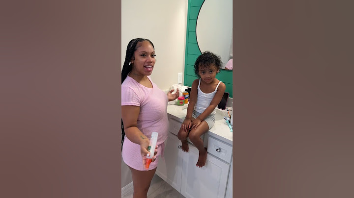 Dad throws water on mom doing daughters hair 🤣 #shorts