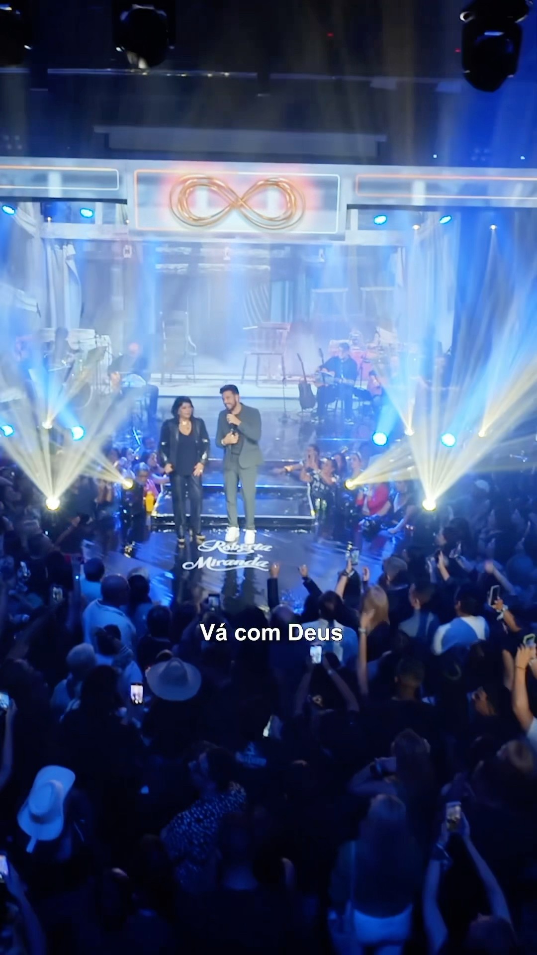Público lindo cantando. Feliz com toda repercussão do single “Vá Com Deus” com Gustavo Mioto.