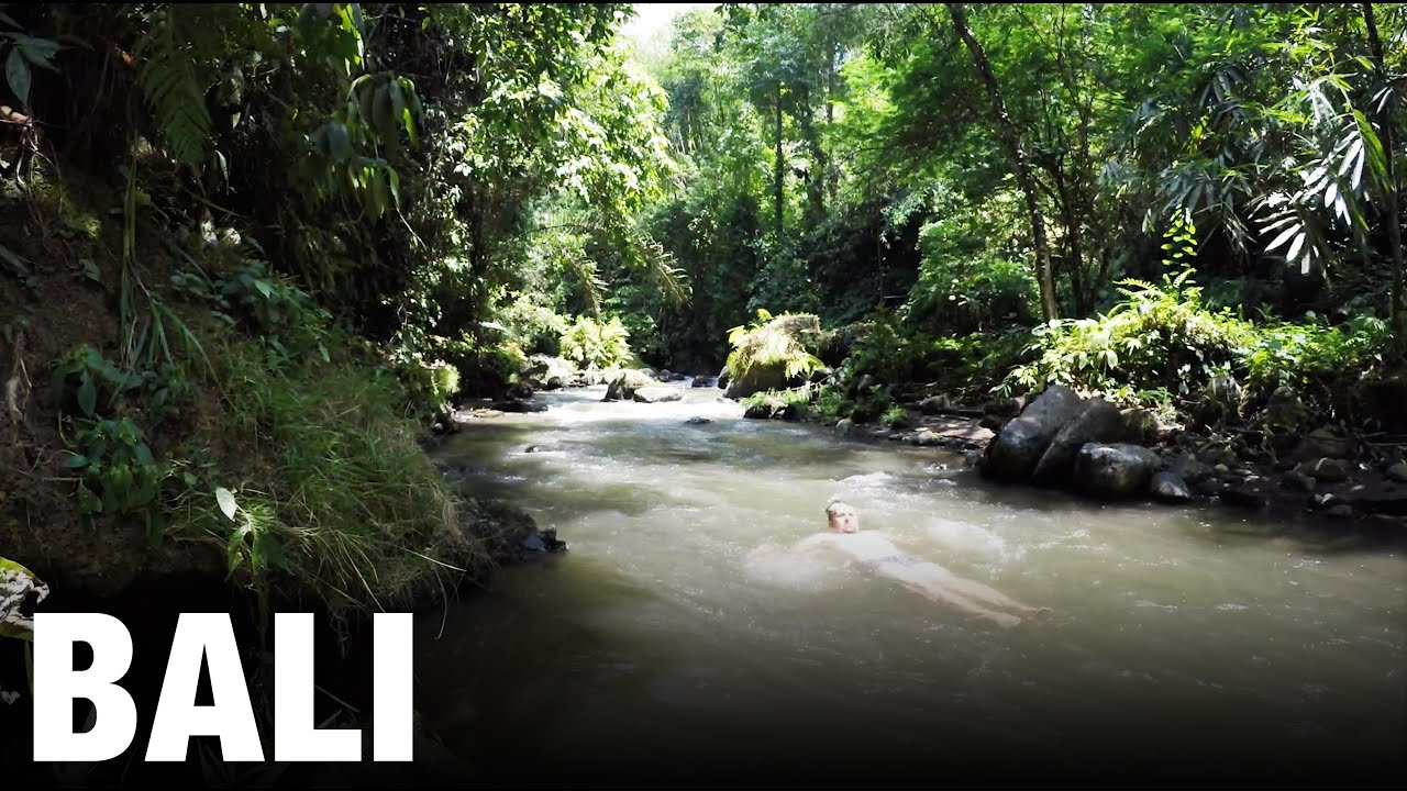Visiting an abandoned amusement park - Bali's graffiti hotspots