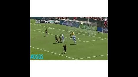 Mario Balotelli trick shot fail
