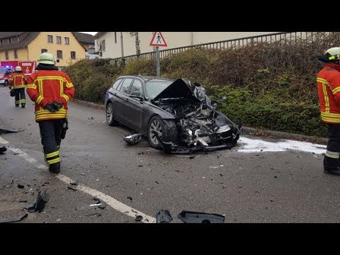 Bmw Kollidiert Frontal Mit Lkw Helikopter Im Einsatz In Albbruck Landkreis Waldshut Youtube