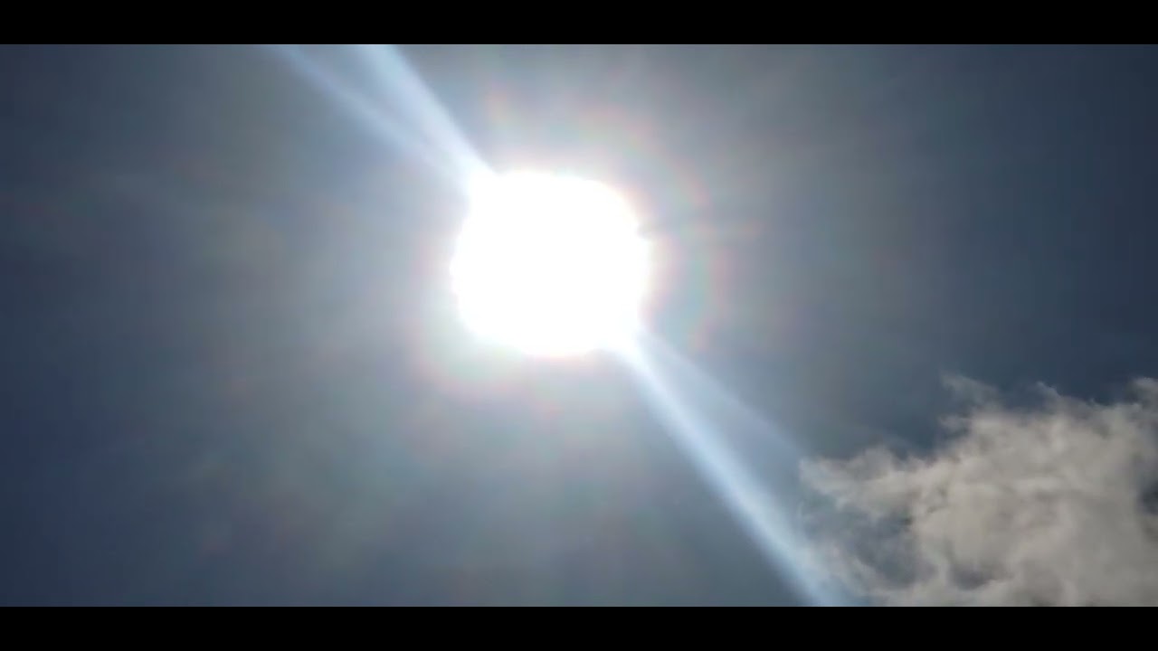 Sun Escora Brilliant colors around the sun during the Eclipse - YouTube