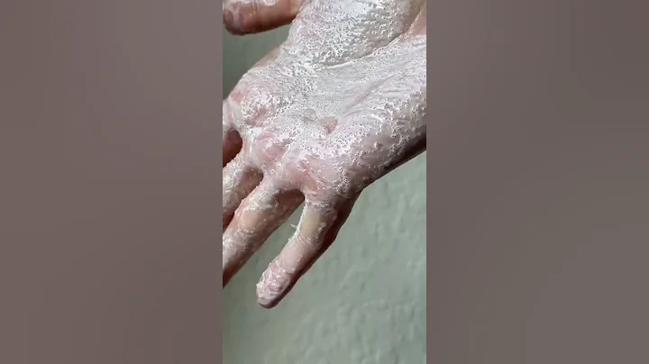 Gentle exfoliation is key to glowy skin and preventing bumps & ingrown hairs 🤍