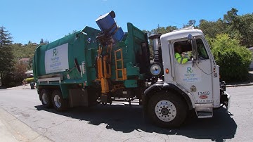 Edgar Flipping & Slamming Recycle Bins in a Peterbilt 320 Labrie Automizer!!