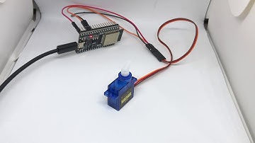 ESP32 development board moving a SG90 servo motor