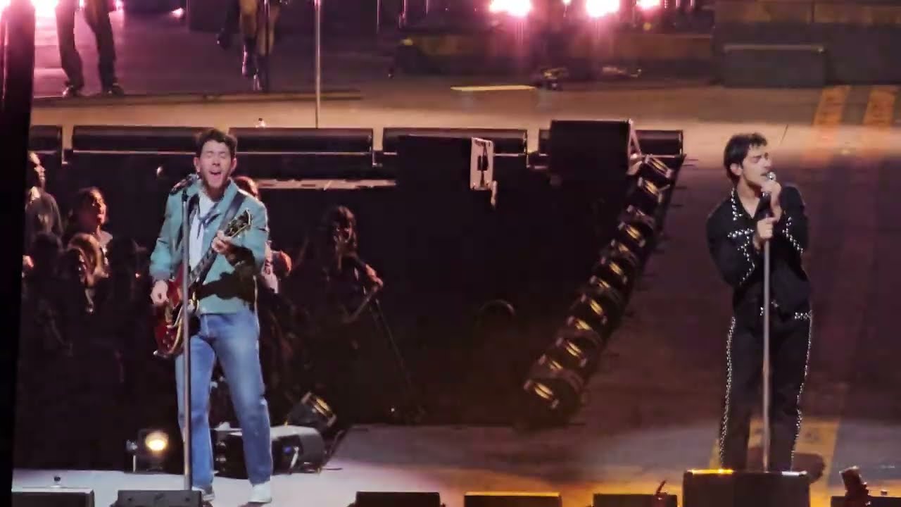 Jonas Brothers - Shelf (Jonas20: Greetings from Your Hometown Tour)