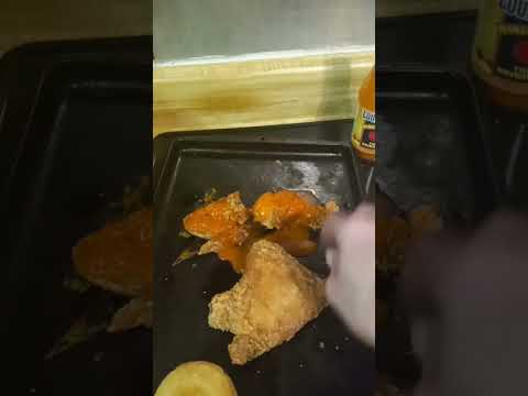 trying Popeyes fried chicken with Louisiana wing sauce spicy please subscribe ☺