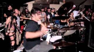 Gwar-BQ 2010 Brad Roberts drumming