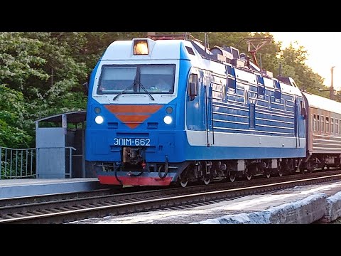 Голубой ЭП1м-662 с