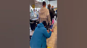 УКРАЛ МОЛОКО в МАГАЗИНЕ! / STEALING MILK in STORE