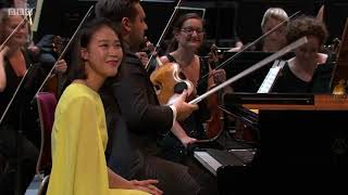 Mozart&#39;s Piano Concerto No 15 in B flat, K450  - Yeol Eum Son