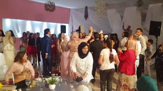أنيس اللجمي يغني في حفل زواج