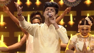 Paadam Namukku Paadam | Aromal sings 'Pranathosmi Guruvayupuresam' | Mazhavil Manorama