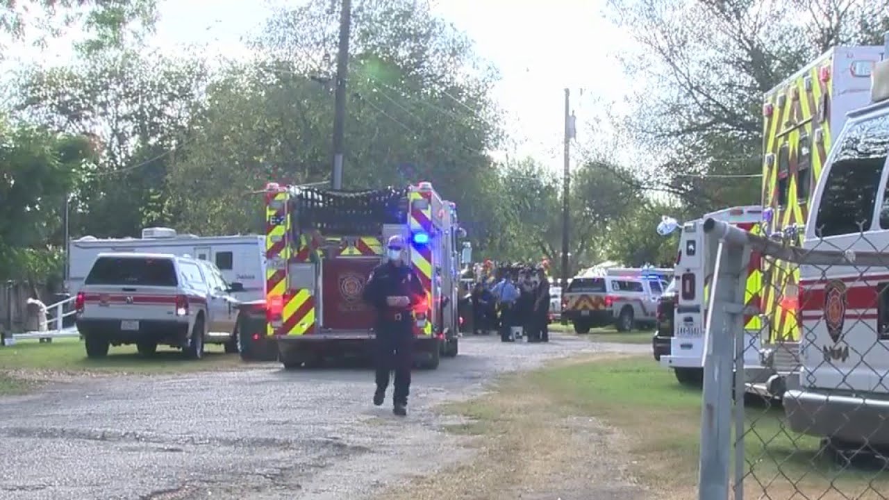 Man dies after being pulled from mobile home fire on South Side ...