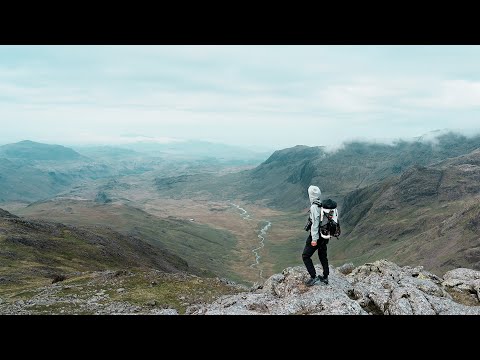 イギリス湖水地方へテント泊登山 | Solo Hiking 13 Miles in the Scafell pike Lake District National Park | England UK