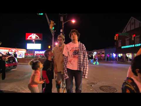 Video: Maskaradas keturkojams draugams. „Times Square“meno projektas