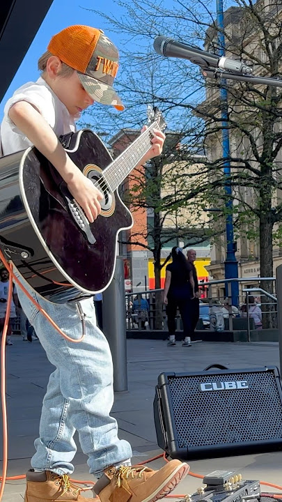 Busking in Manchester 🇬🇧 #blindfaith #guitar #stevewinwood #clapton #60s #leonardo #fyp #busker