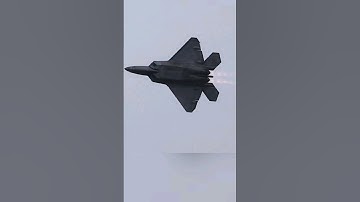 F-22 Manueuvers While Roaring Afterburners #shorts