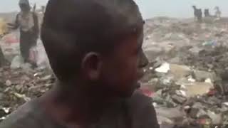 Çöpten Ekmek Toplayıp Aç Karınlarını Doyuran Insanlar