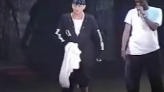 MUST WATCH!!!  Eminem fight with a fan in concert Resimi
