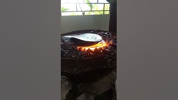 Lò rèn đỏ lửa, cách tạo nên một cây cuốc sắc bén