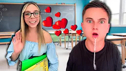 Me ENAMORÉ de la nueva PROFE ??‍??