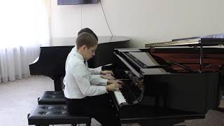 Фортепианный дуэт (Башаров Булат (2 класс), Сухоплюев Дмитрий (3 класс))