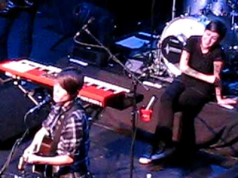 tegan and sara - banter - sara was an unruly child, but has a hot mom