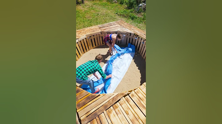 Acest cuplu a construit o piscină în curte în 1 zi 🤿 Piscina ieftină din paleți