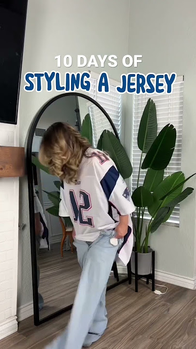 10 days of styling a jersey for Super Bowl Sunday 🏈 #superbowl #jersey #footballgame #outfitideas