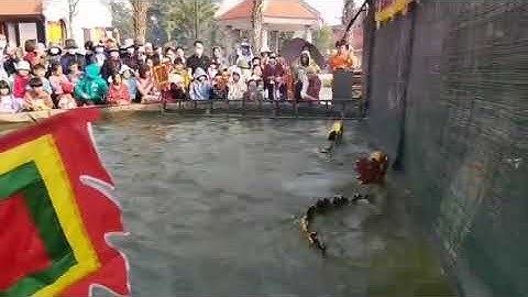 Múa rối nước Đồng Ngư tại Trung tâm bảo tồn Tranh dân gian Đông Hồ.