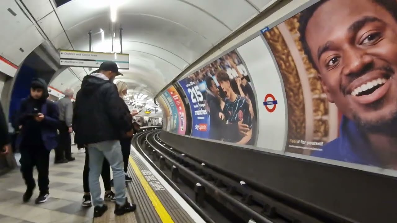 London Underground Journeys (2025) from ST. PAUL'S Station to BETHNAL GREEN Station