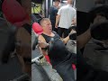качаем бицепс.