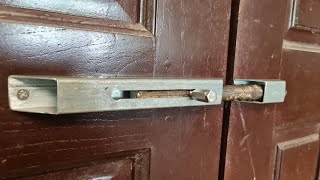 Pestillo de puerta único de bricolaje simple en casa