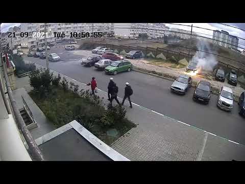 В Севастополе подожгли авто, выстрелив ракетницей с балкона
