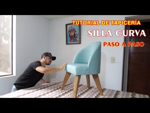 Video: Pequeño apartamento de una habitación con muebles incorporados y características expandibles