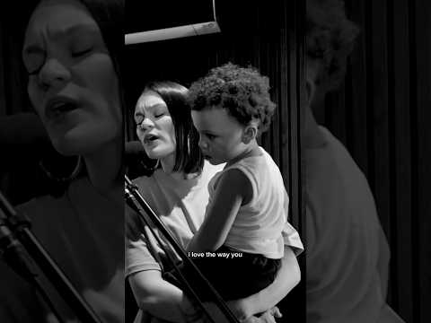 Living my best life with Sky Acoustic • June 27th 🦋 #jessiej #acoustic #livingmybestlife