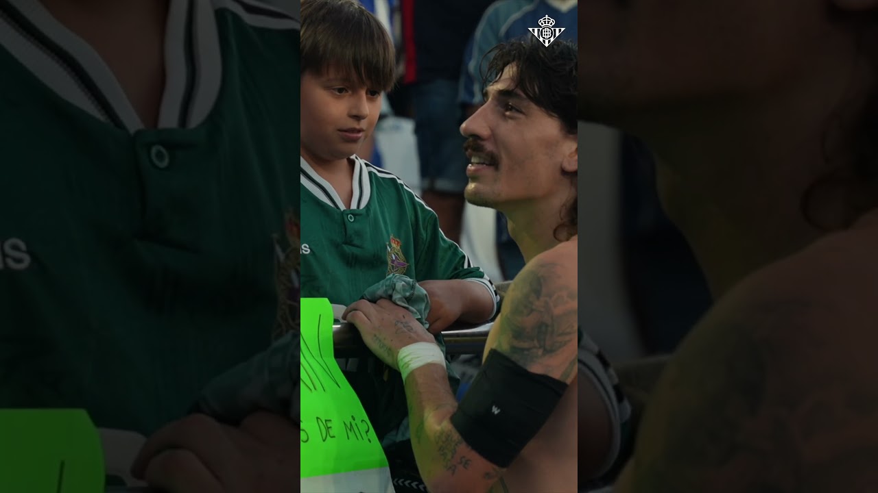 Bellerín hace feliz a un joven aficionado